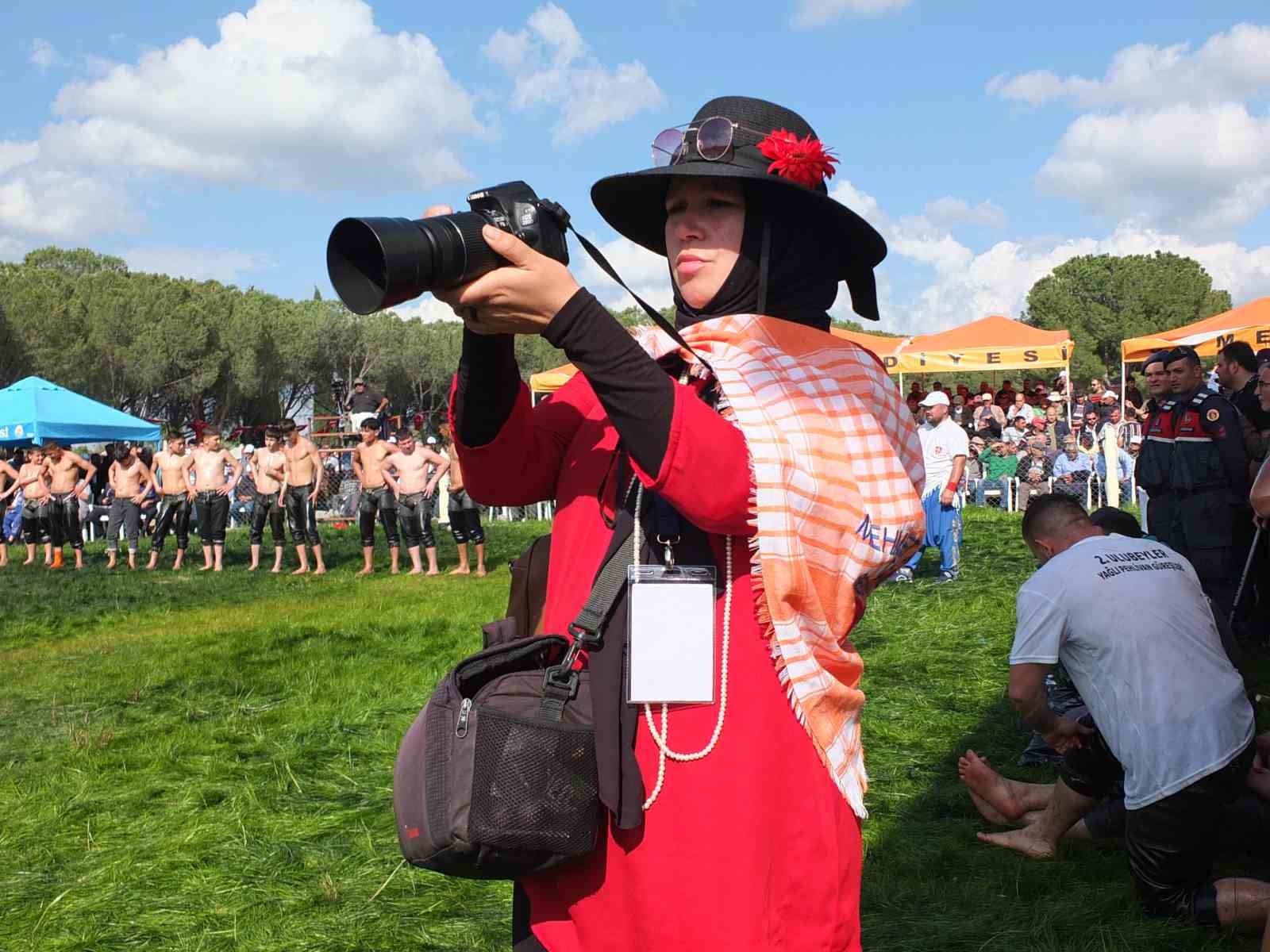 FOTOĞRAF SANATÇISI GÜLŞEN GÜRSES, YAĞLI GÜREŞLERİ FOTOĞRAFLAMAK İÇİN TÜRKİYE’Yİ GEZİYOR