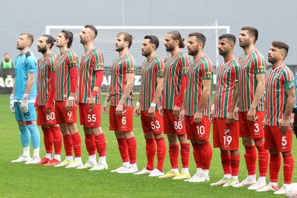 TFF 3. LİG'DE 1. GRUP’TA PLAY-OFF MÜCADELESİ VEREN KARŞIYAKA, LİGİN