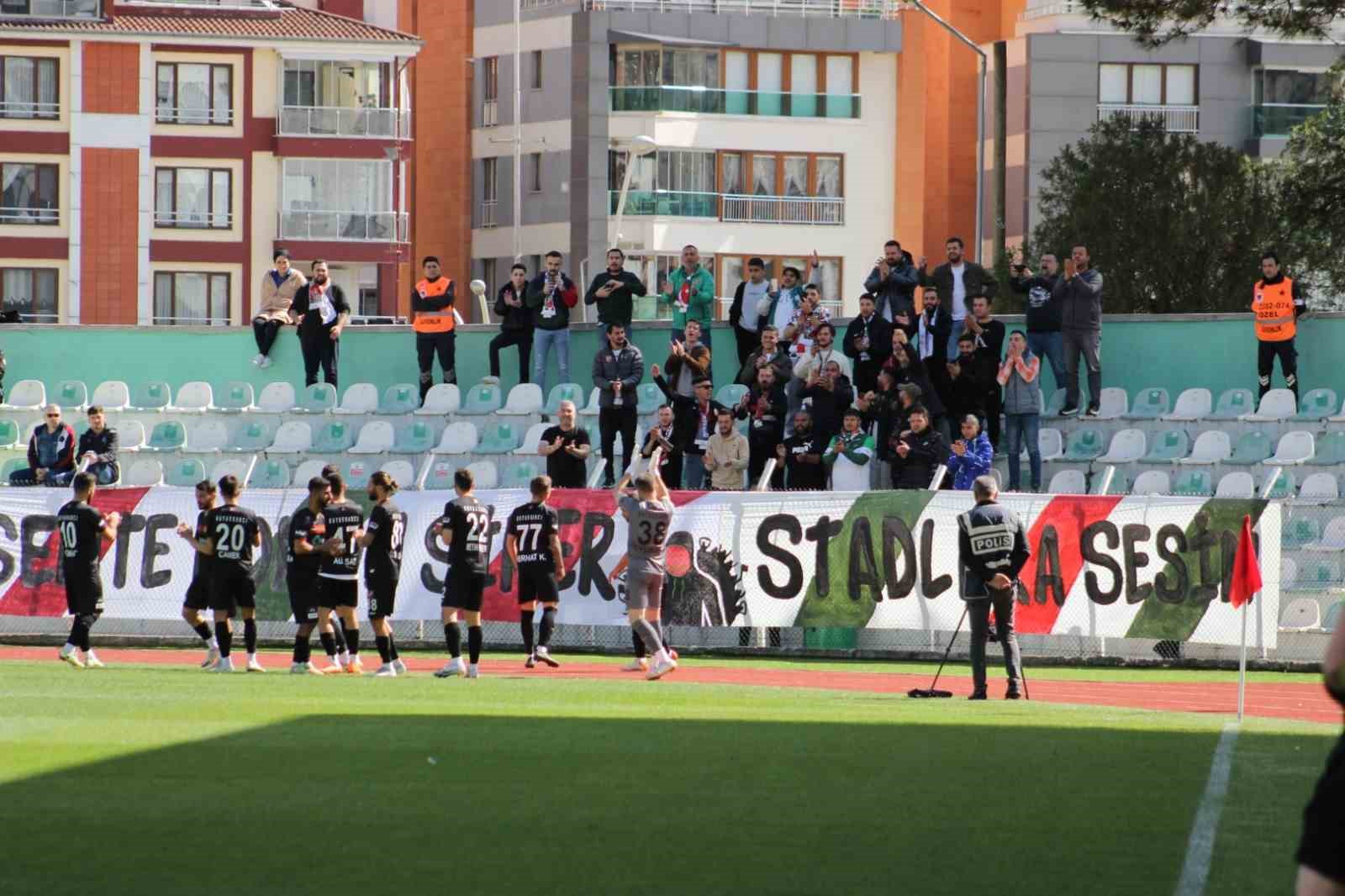 TFF 3. LİG 1. GRUP EKİPLERİNDEN KARŞIYAKA, DÜN OYNANAN KARŞILAŞMADA