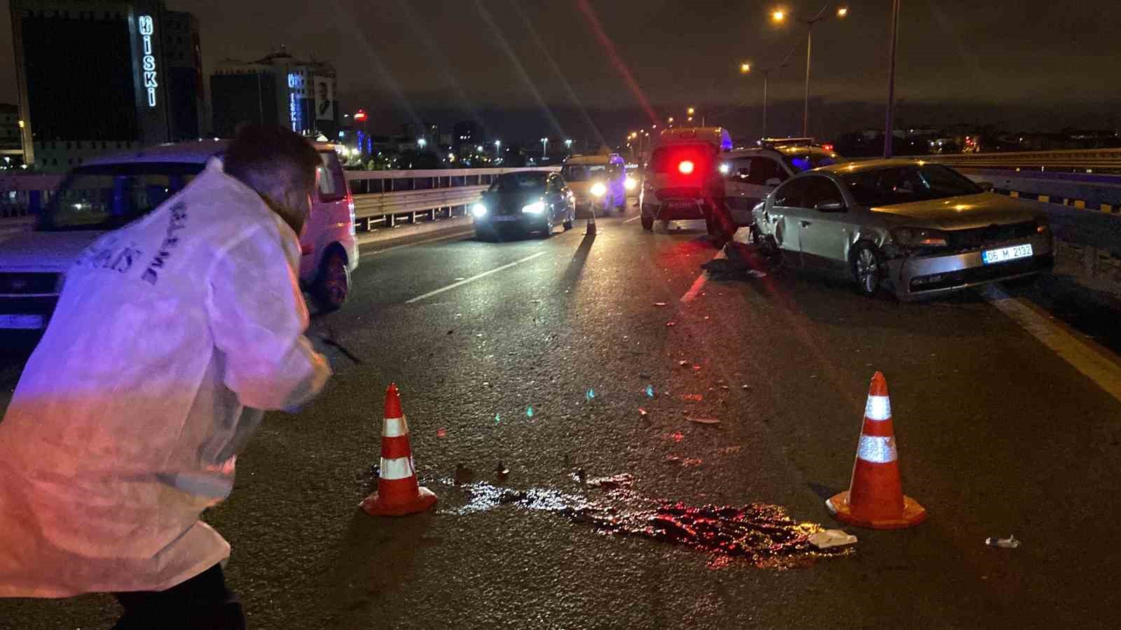 KAĞITHANE’DE FECİ KAZA: OTOYOLDA DURAN OTOMOBİLE ÇARPIP KAÇTI, 1 ÖLÜ