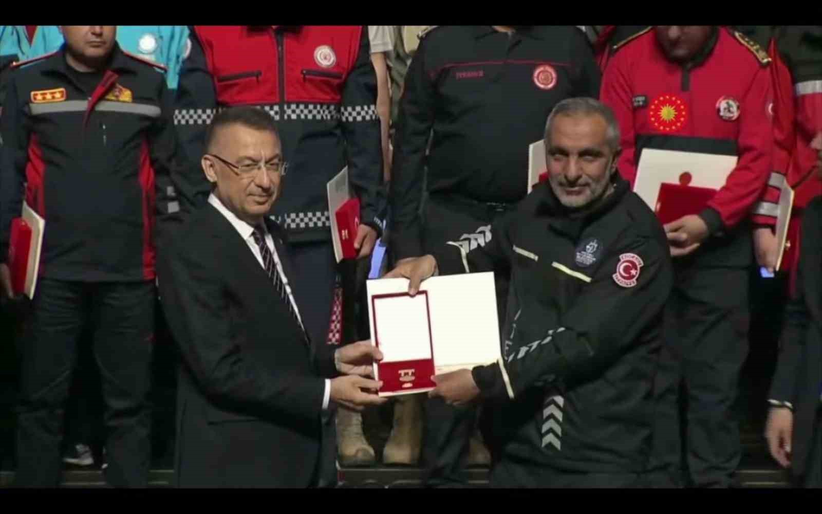 KAHRAMANMARAŞ MERKEZLİ DEPREMİN ARDINDAN AFET BÖLGELERİNDEKİ KURTARMA ÇALIŞMALARINA DESTEK VEREN