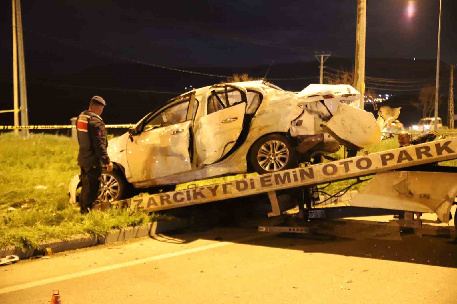 KAHRAMANMARAŞ’TA BUĞDAY YÜKLÜ TIR İLE OTOMOBİL ÇARPIŞTI: 1 ÖLÜ 3