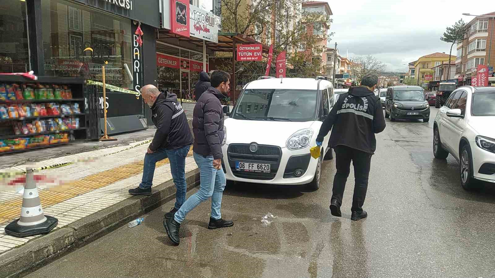ÇORUM’DA KALDIRIMDA YÜRÜRKEN SİLAHLI SALDIRIYA UĞRAYAN ŞAHIS YARALANDI.