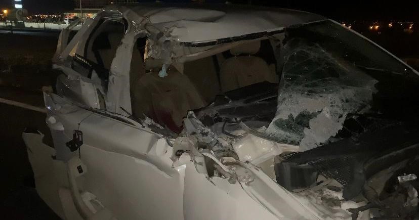 AKSARAY’DA SEYİR HALİNDEKİ KAMYONETE ARKADAN ÇARPAN OTOMOBİL ADETA HURDAYA DÖNERKEN