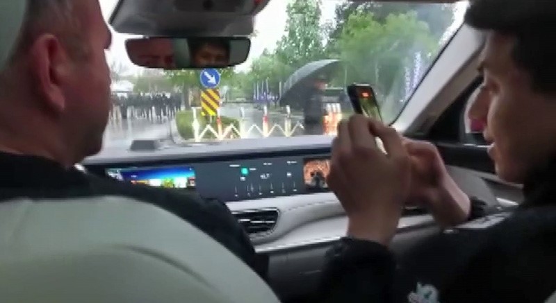 KARABÜKLÜ ÖĞRENCİLER TOGG’A HAYRAN KALDI