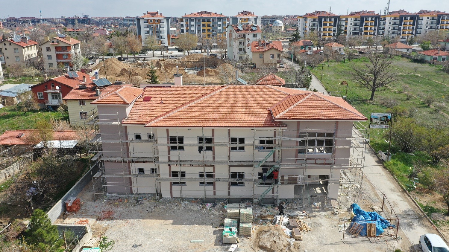 KONYA’NIN MERKEZ KARATAY İLÇE BELEDİYESİ TARAFINDAN KARAKULAK MAHALLESİ’NE KAZANDIRILAN AİLE