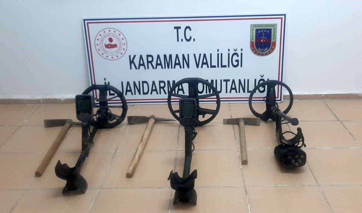 TARİHİ ESER BULMADA KULLANILAN 3 ADET DEDEKTÖR İLE KAZMALARA EL