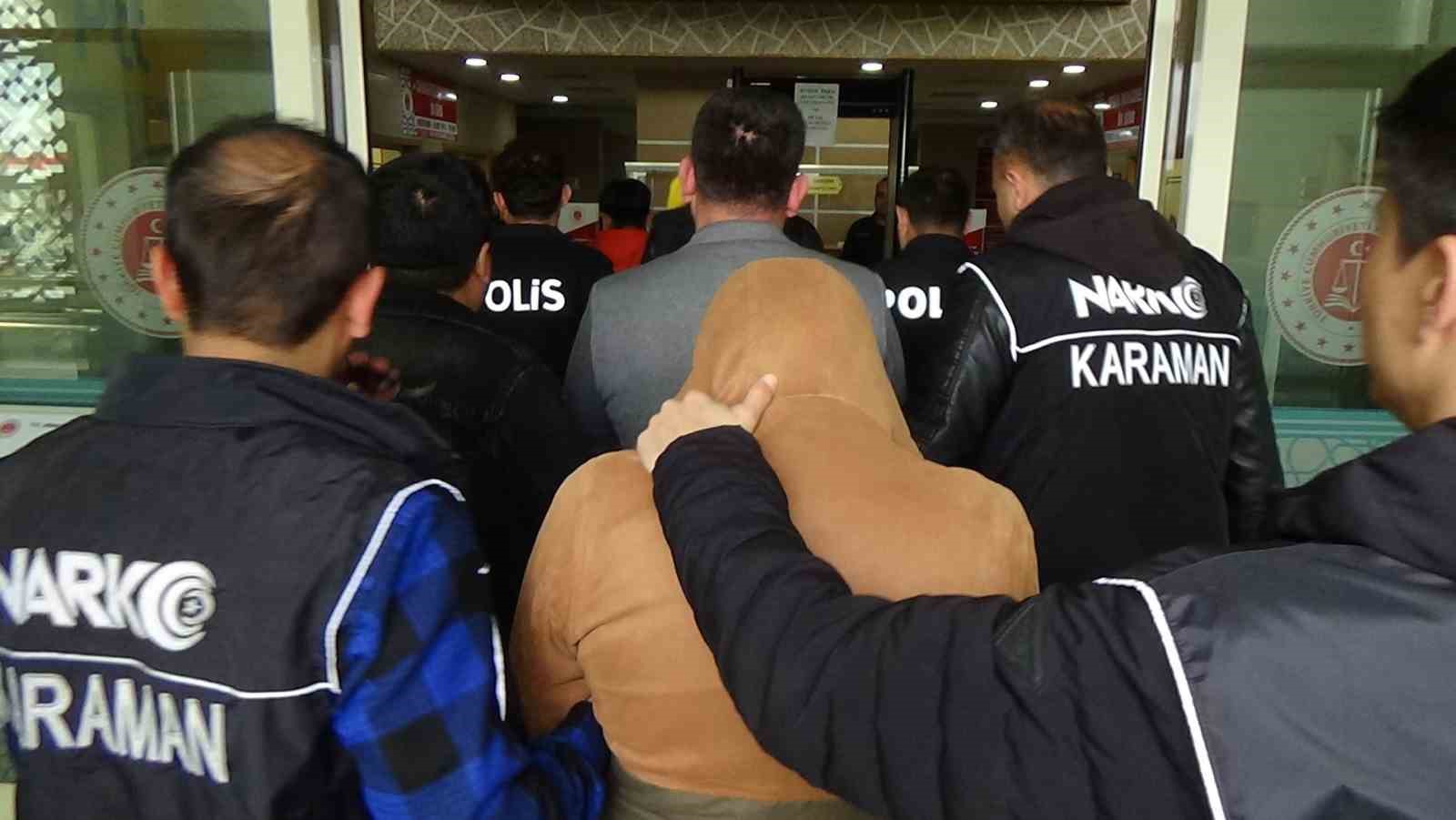 KARAMAN'DA POLİS TARAFINDAN UYUŞTURUCU TİCARETİ YAPTIKLARI İDDİASIYLA GÖZALTINA ALINAN 4