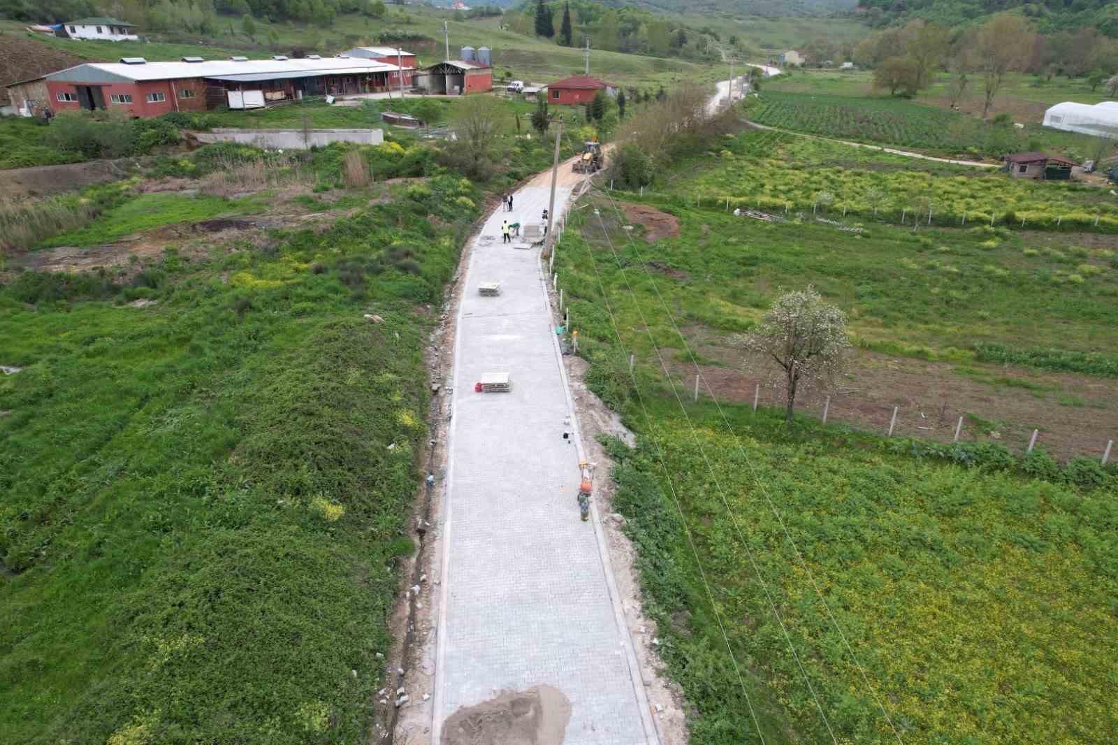 KOCAELİ BÜYÜKŞEHİR BELEDİYESİ, KARAMÜRSEL’İN KIRSAL MAHALLELERİNDE PARKE YOL ÇALIŞMASI YÜRÜTÜYOR.