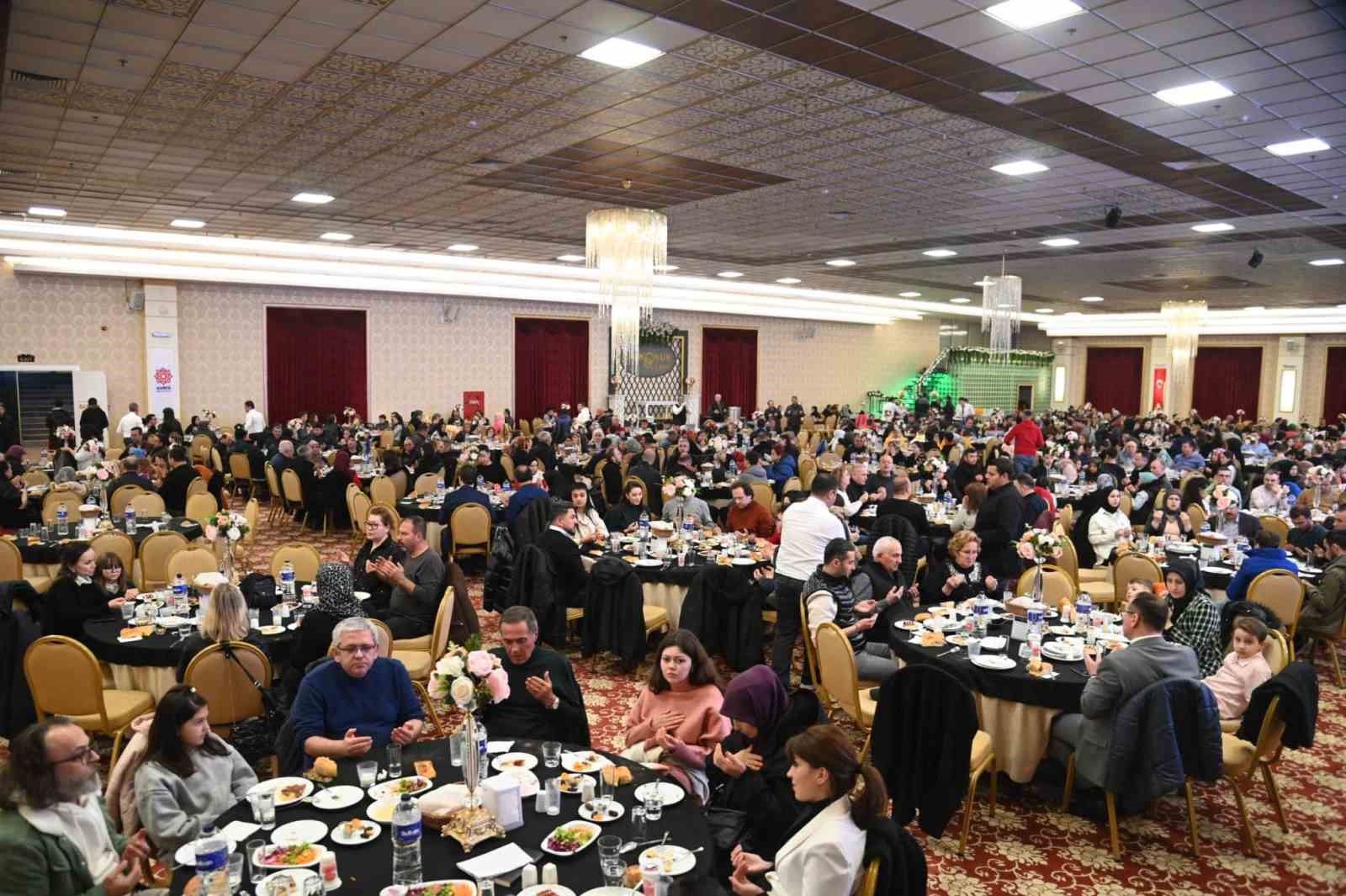 KARESİ BELEDİYESİ PERSONELİ, KARESİ BELEDİYE BAŞKANI DİNÇER ORKAN’IN VERDİĞİ İFTAR