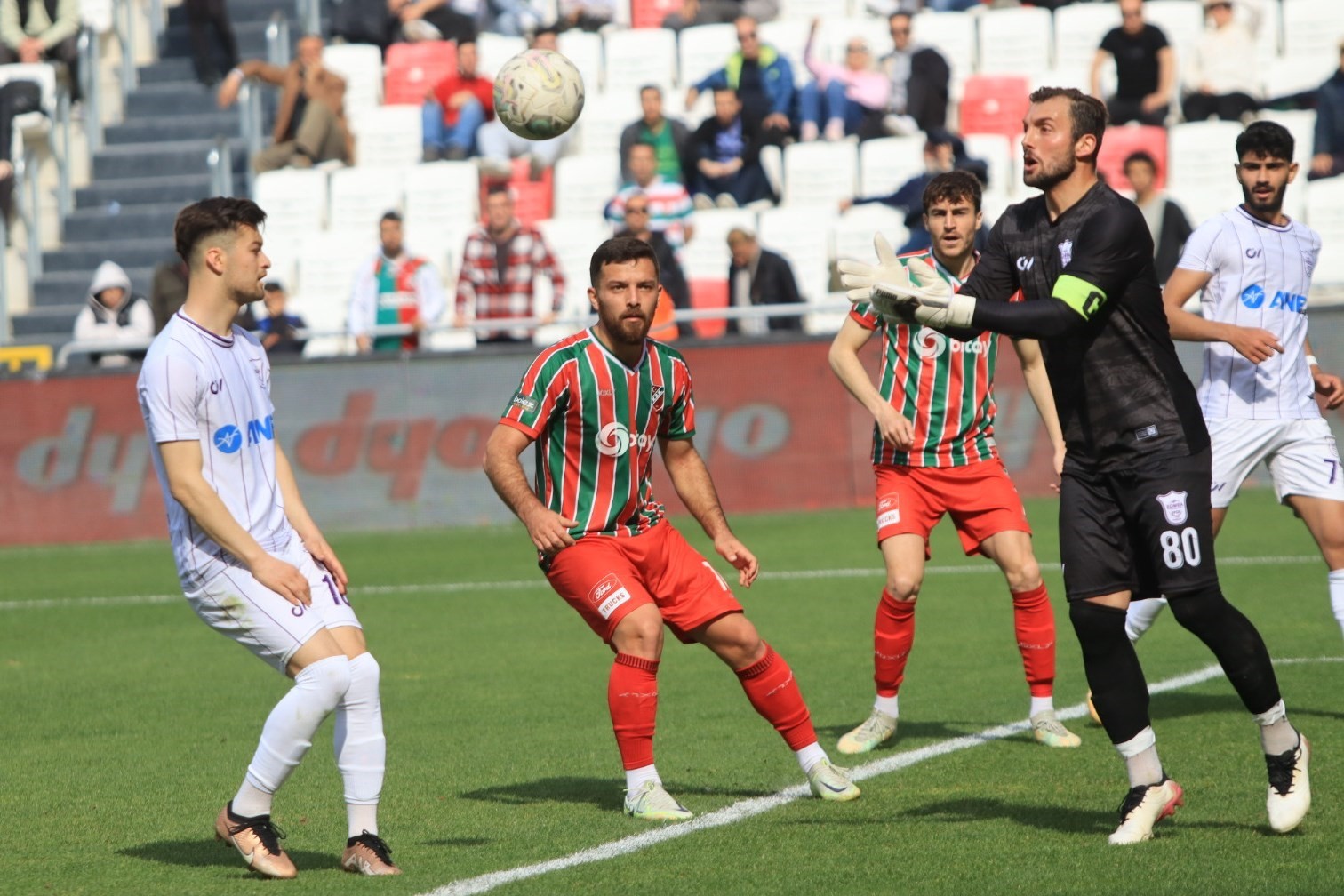 TFF 3. LİG 1. GRUP EKİPLERİNDEN KARŞIYAKA, EVİNDE LİG SONUNCUSU