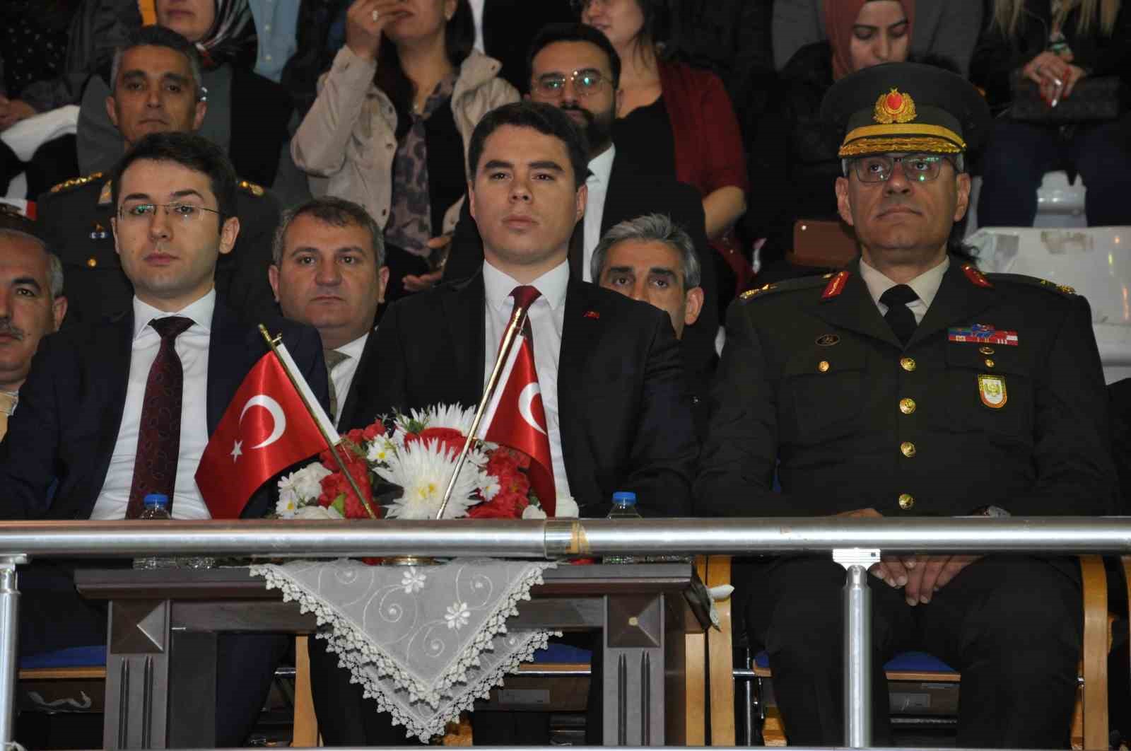 KARS’TA 23 NİSAN COŞKUYLA KUTLANDI(KARS-İHA)