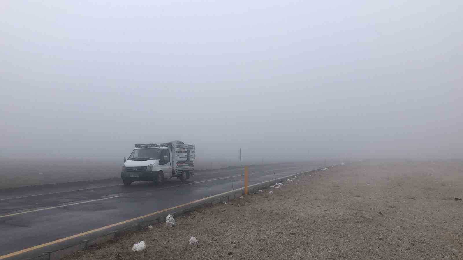 KARS'TA KAR YAĞIŞI VE YOĞUN SİS HEYATI OLUMSUZ ETKİLEDİ