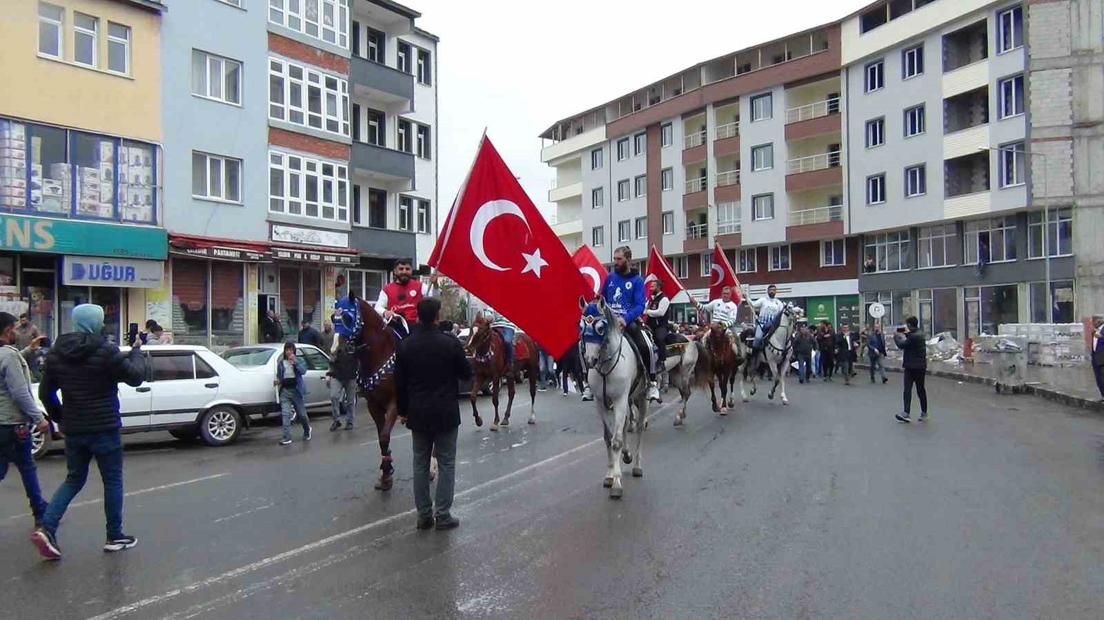 AK PARTİ GENEL BAŞKAN YARDIMCISI MEHMET ÖZHASEKİ, KARS’TA ATLI CİRİTÇİLER
