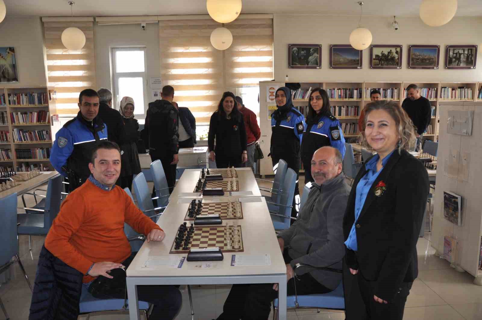 KARS’TA POLİS HAFTASI ÇEŞİTLİ ETKİNLİKLERLE KUTLANIYOR. ETKİNLİKLER ÇERÇEVESİNDE DÜZENLENEN SATRANÇ