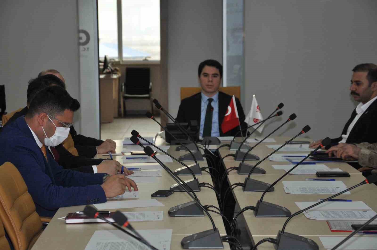 KARS’TA, SEÇİM TEDBİRLERİ TOPLANTISI VALİ VEKİLİ MUHAMMED FURKAN TUNA'NIN BAŞKANLIĞINDA