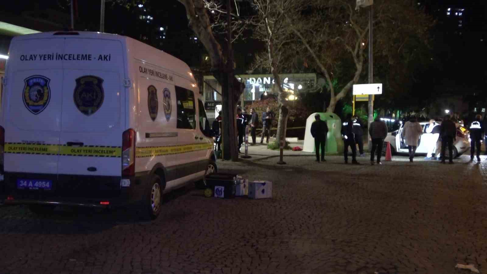 KARTAL'DA OTOMOBİLE SİLAHLI SALDIRI: 2 ÖLÜ 2 YARALI