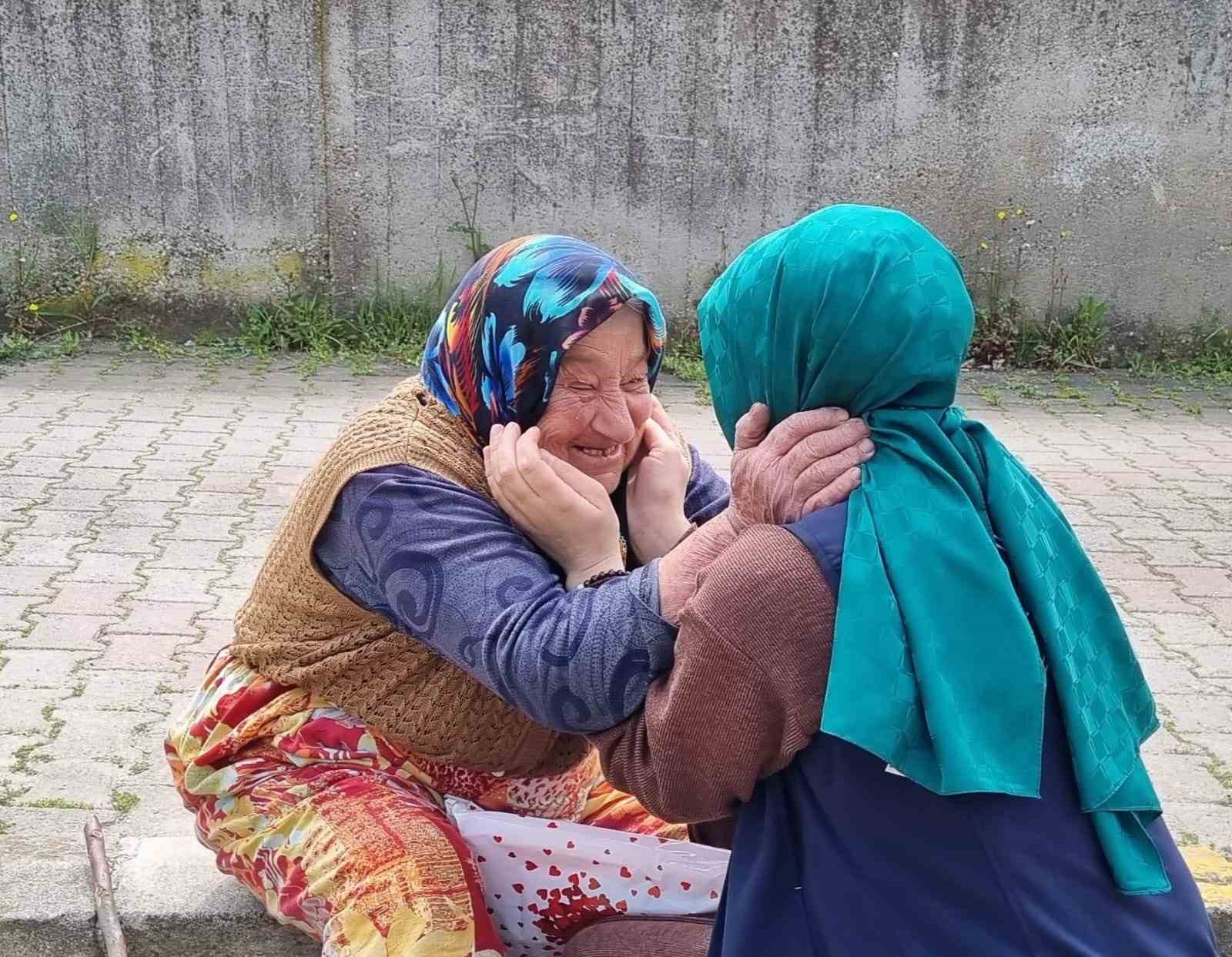 KOCAELİ’DE KARTEPE BELEDİYESİ ALO EVLAT SAĞLIK KULÜBÜ EKİPLERİ, RAMAZAN BAYRAMI’NDA