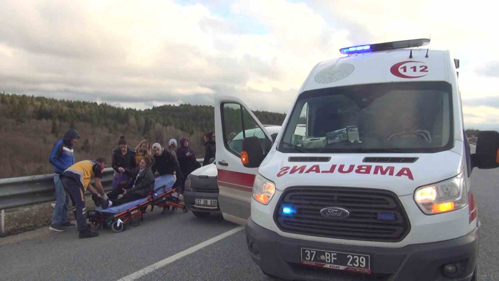 KASTAMONU-ARAÇ KARAYOLUNDA MEYDANA GELEN TRAFİK KAZASINDA 1 KİŞİ YARALANDI.