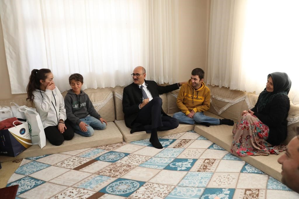 VAN’IN İPEKYOLU KAYMAKAMI VE BELEDİYE BAŞKAN VEKİLİ İHSAN EMRE AYDIN,