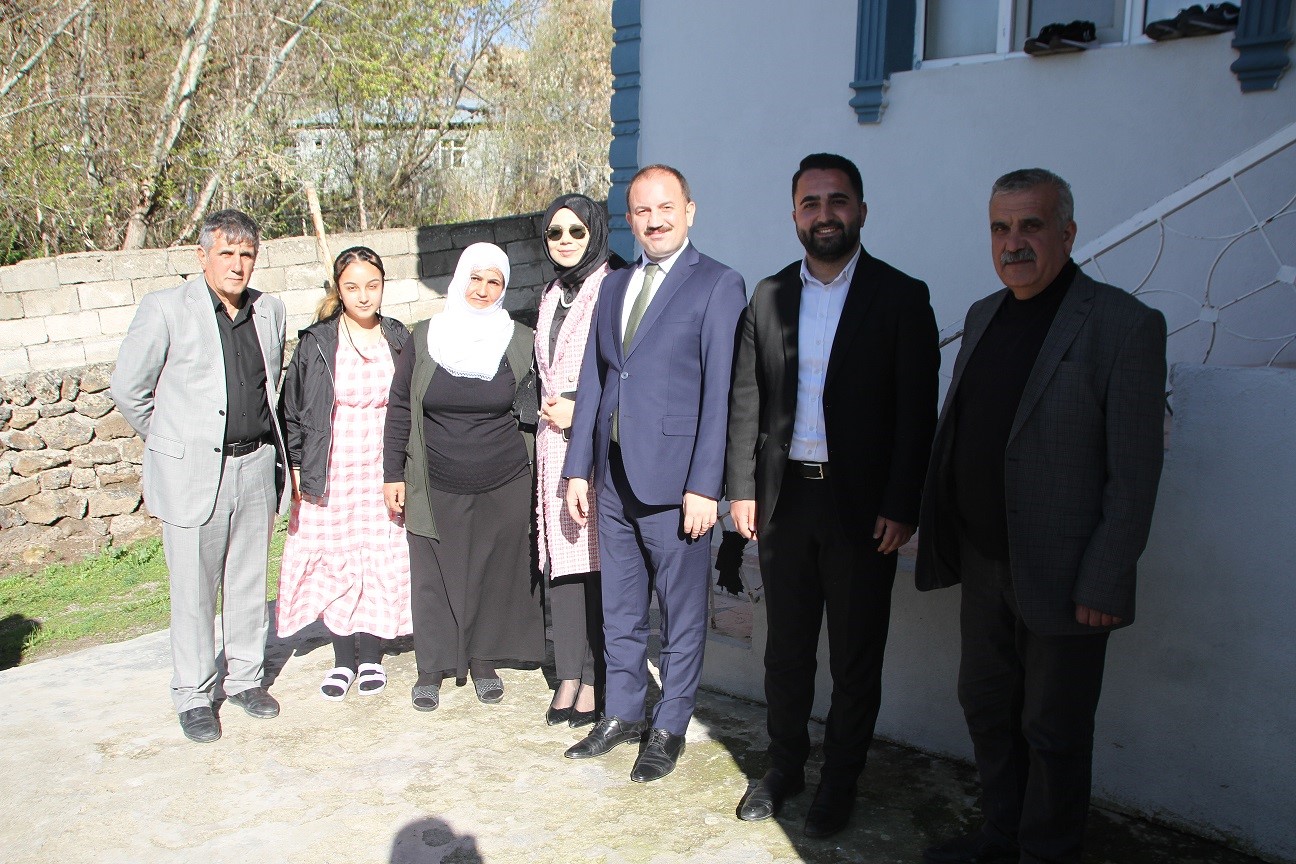 MUŞ’UN MALAZGİRT KAYMAKAMI GÖKSU BAYRAM, DEPREMZEDE AİLELER, GAZİ VE ŞEHİT