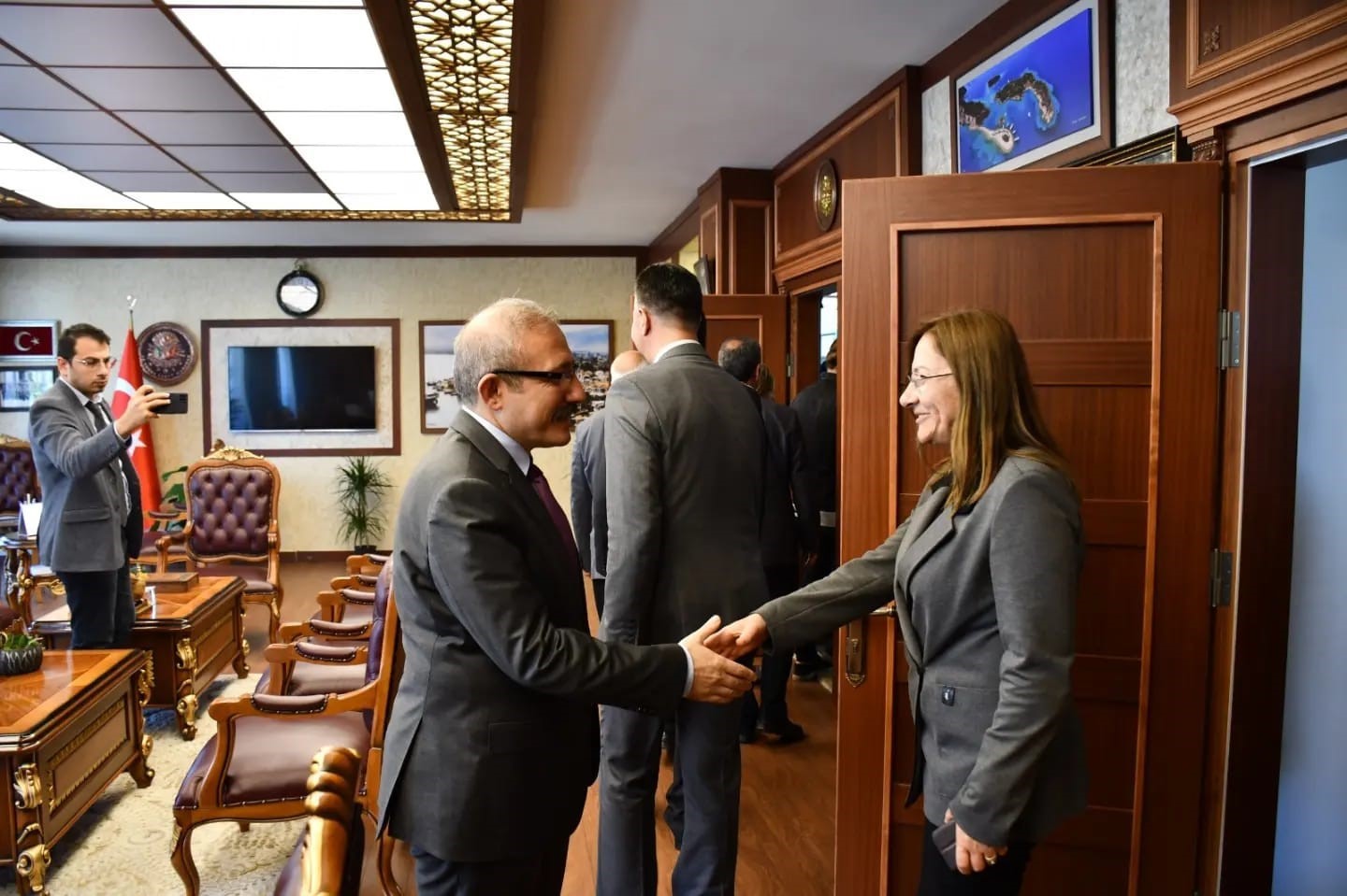 FETHİYE KAYMAKAMI KARAMAN DAİRE AMİRLERİYLE BAYRAMLAŞTI