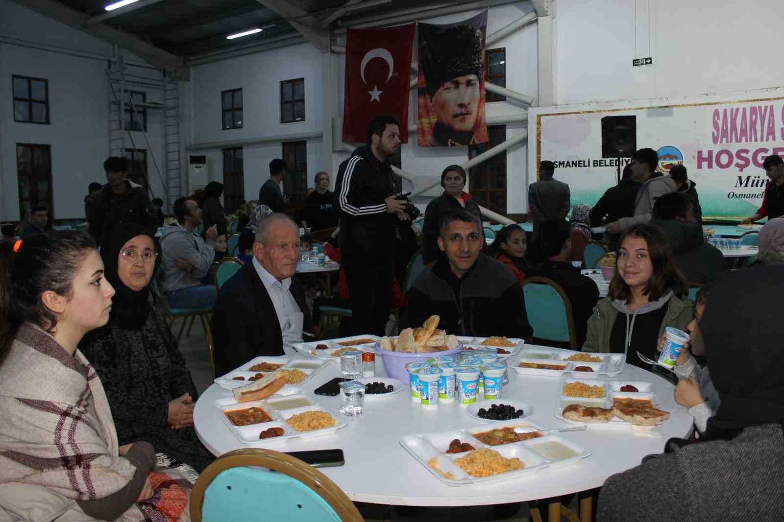 OSMANELİ İLÇESİNDE KAYMAKAMI YÜKSEL ÜNAL, İFTAR PROGRAMINDA ŞEHİT VE GAZİ