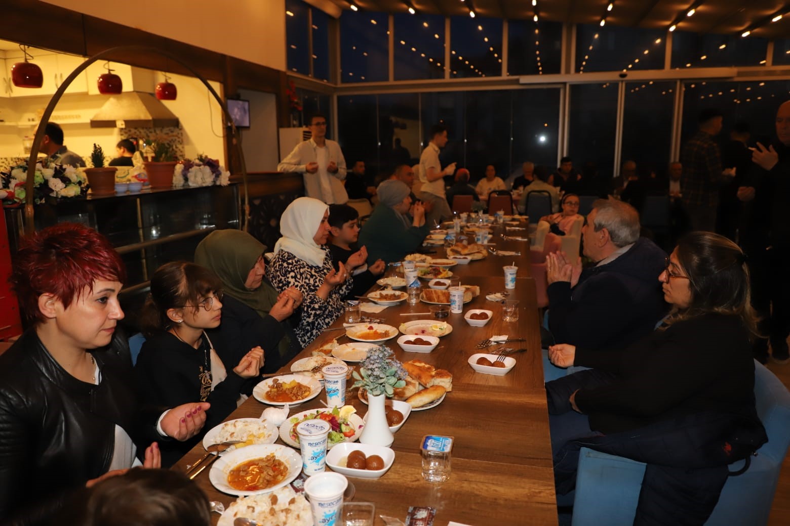 SELENDİ KAYMAKAMLIĞI KAHRAMANMARAŞ MERKEZLİ DEPREMLERİN ARDINDAN İLÇEYE GELEN DEPREMZEDE AİLELERE,