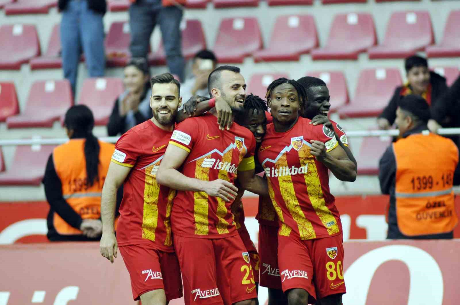 SÜPER LİG'DE MÜCADELE VEREN KAYSERİSPOR, SON ÜÇ MAÇINDAN GALİBİYETLE AYRILIP