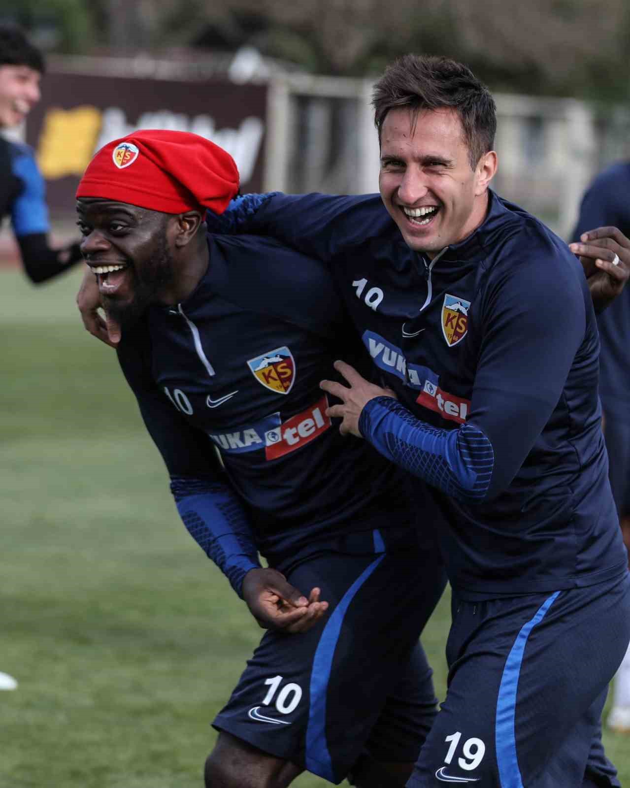 SÜPER LİG EKİPLERİNDEN KAYSERİSPOR, 29. HAFTA MAÇINDA DEPLASMANDA LİG LİDERİ