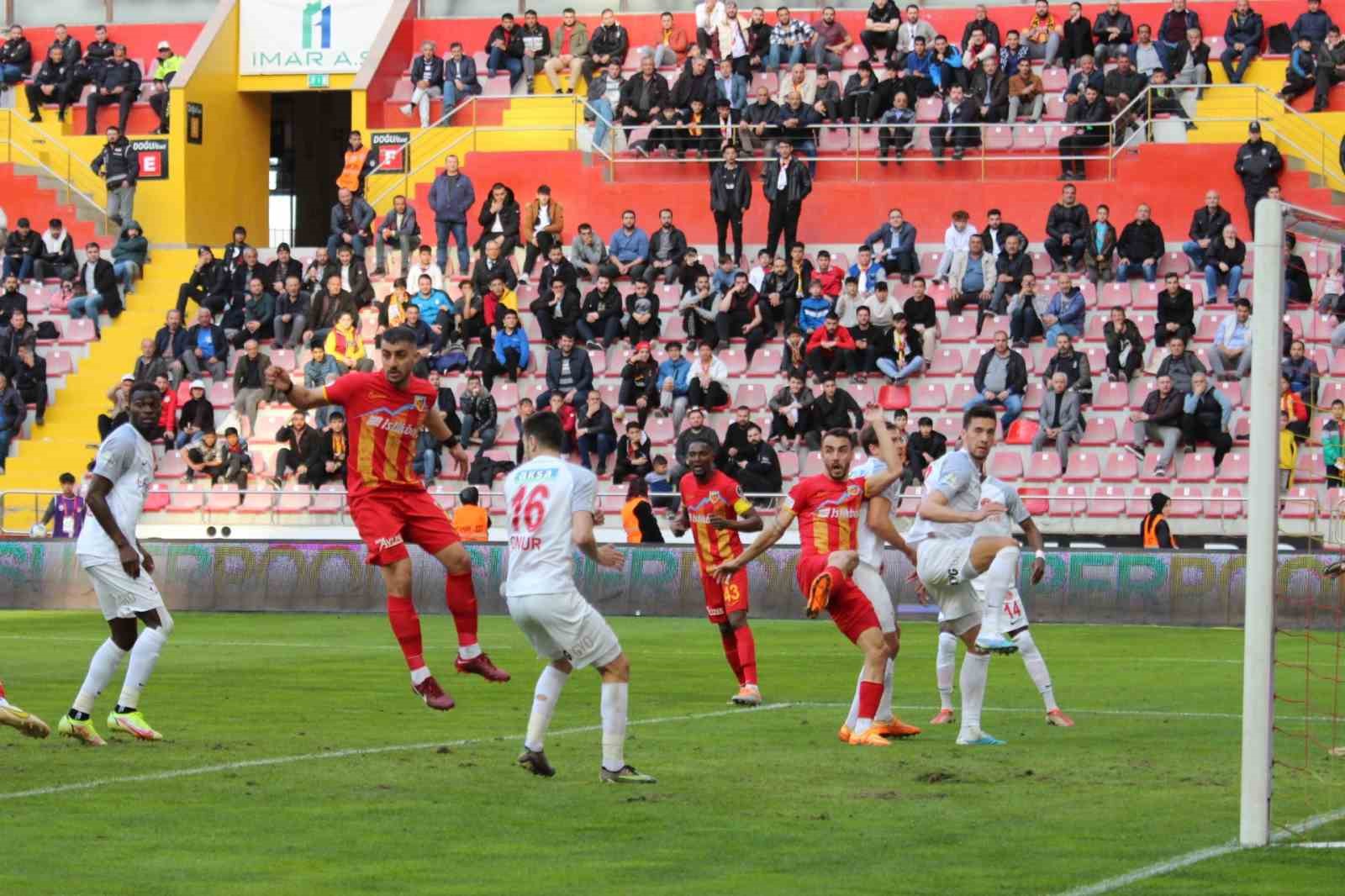 PFDK, KAYSERİSPOR'A ÜMRANİYESPOR MAÇINDA TARAFTARLARIN NEDEN OLDUĞU SAHA OLAYLARINDAN ÖTÜRÜ