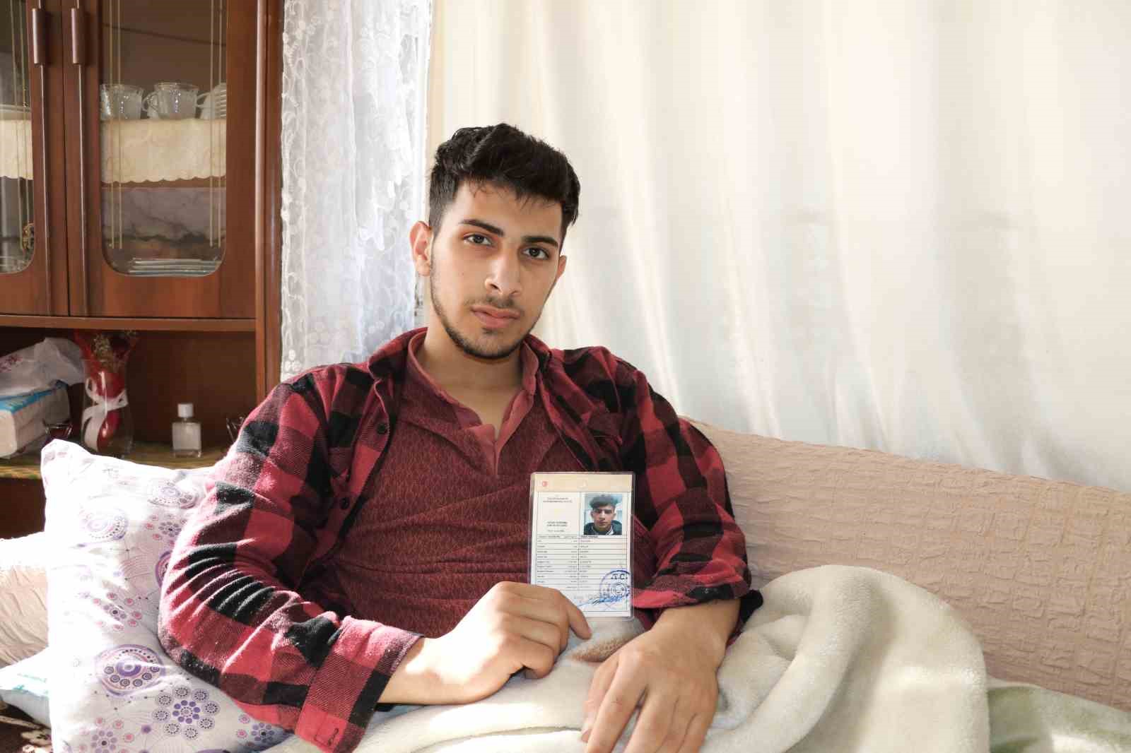 KAHRAMANMARAŞ’TA MEYDANA GELEN DEPREMLER SONRASI AİLESİNDEN 4 KİŞİNİN CENAZESİNİ ALIP