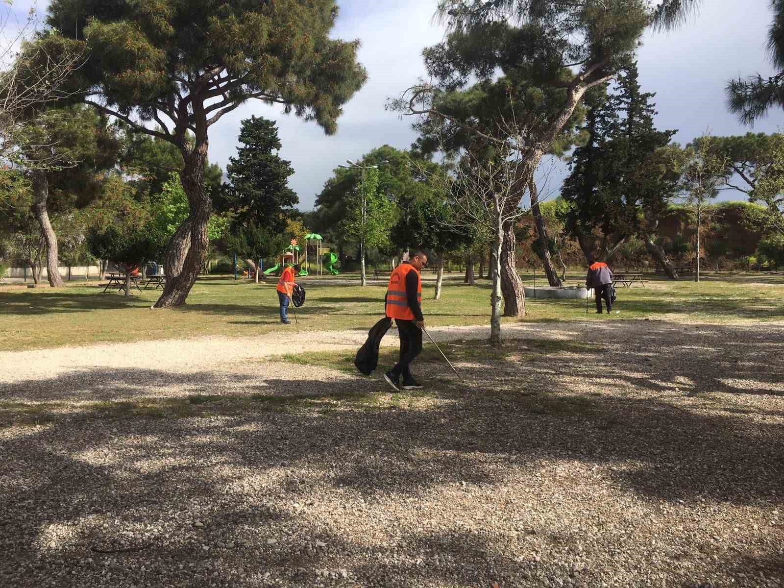 KEMER BELEDİYESİ TEMİZLİK İŞLERİ MÜDÜRLÜĞÜ EKİPLERİ, YAKLAŞAN RAMAZAN BAYRAMI ÖNCESİNDE