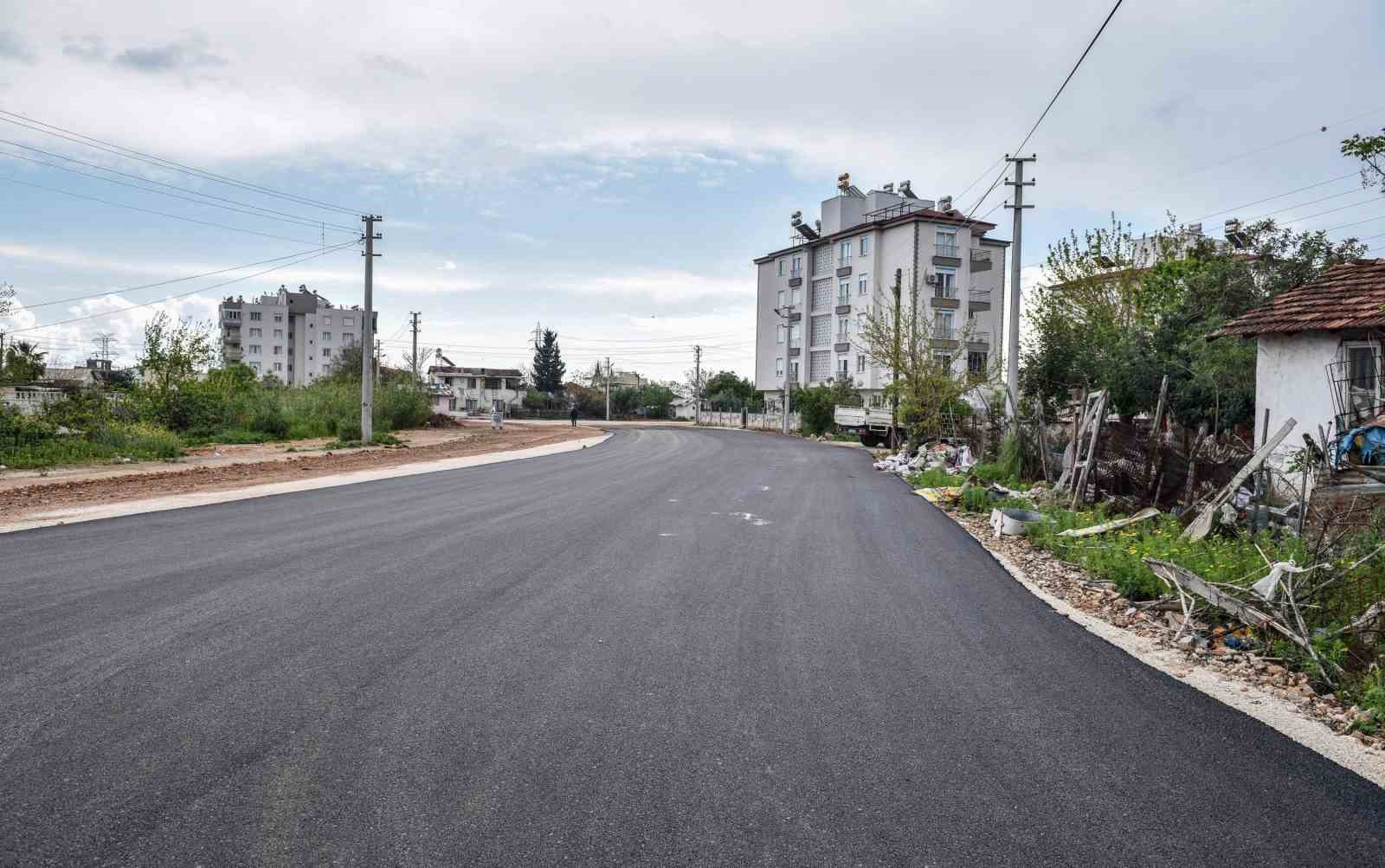 KEPEZ BELEDİYESİ, HABİBLER MAHALLESİ’NDE GEÇTİĞİMİZ YILLARDA AÇTIĞI YOLLARI SICAK ASFALTLA