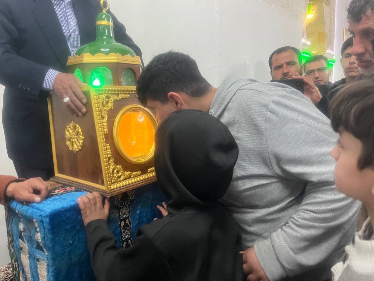 KİLİS’TE RAMAZAN AYI MÜNASEBETİYLE ZİYARETE AÇILAN SAKALI ŞERİF’İ GÖRMEK İSTEYEN