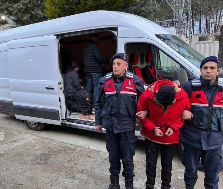 KIRKLARELİ’NDE JANDARMA EKİPLERİNCE GEÇTİĞİMİZ AY BİN 626 KAÇAK GÖÇMEN YAKALANIRKEN