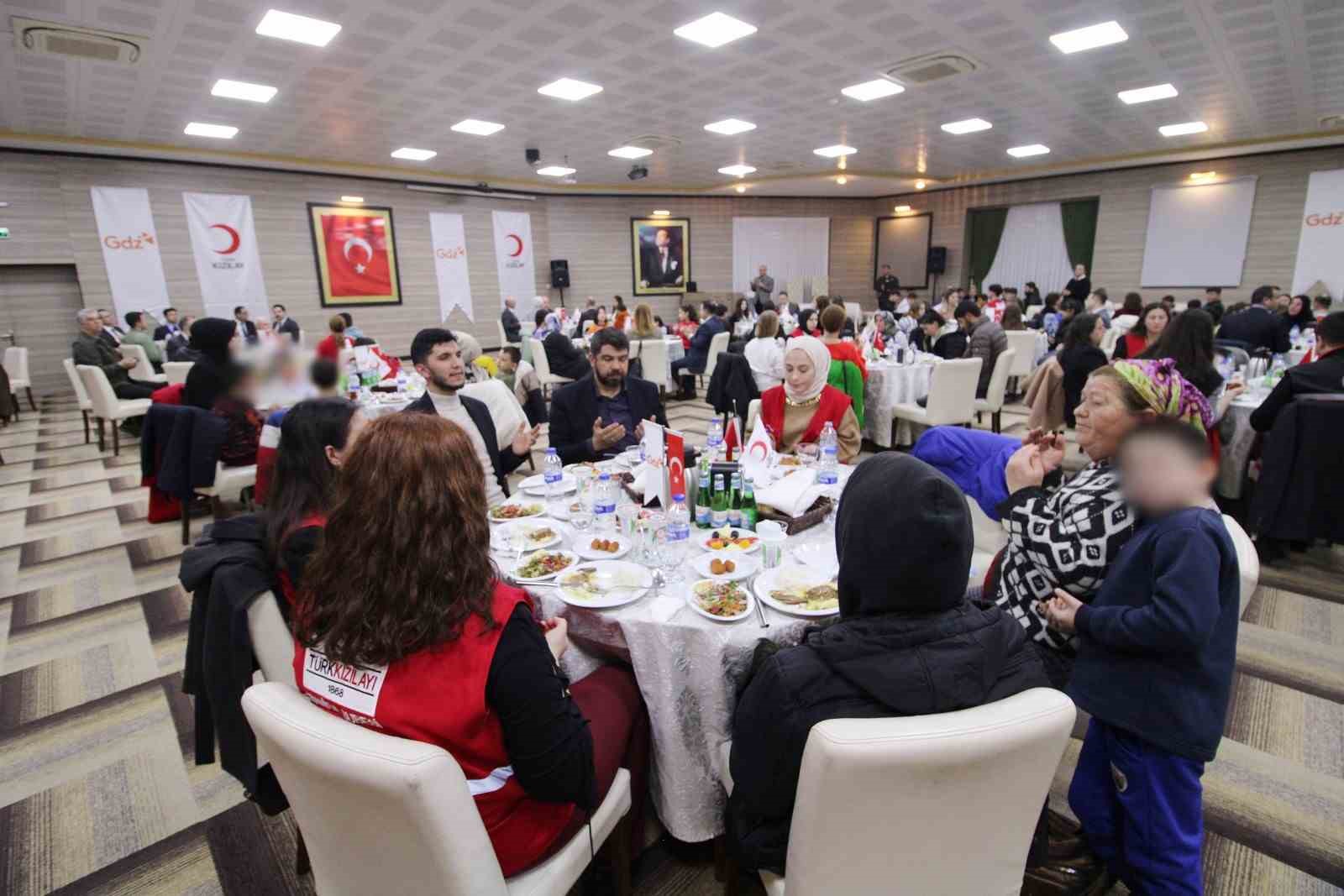 TÜRK KIZILAY MANİSA İL MERKEZİ BAŞKANLIĞI TARAFINDAN, "DÜNYA YETİMLER GÜNÜ"