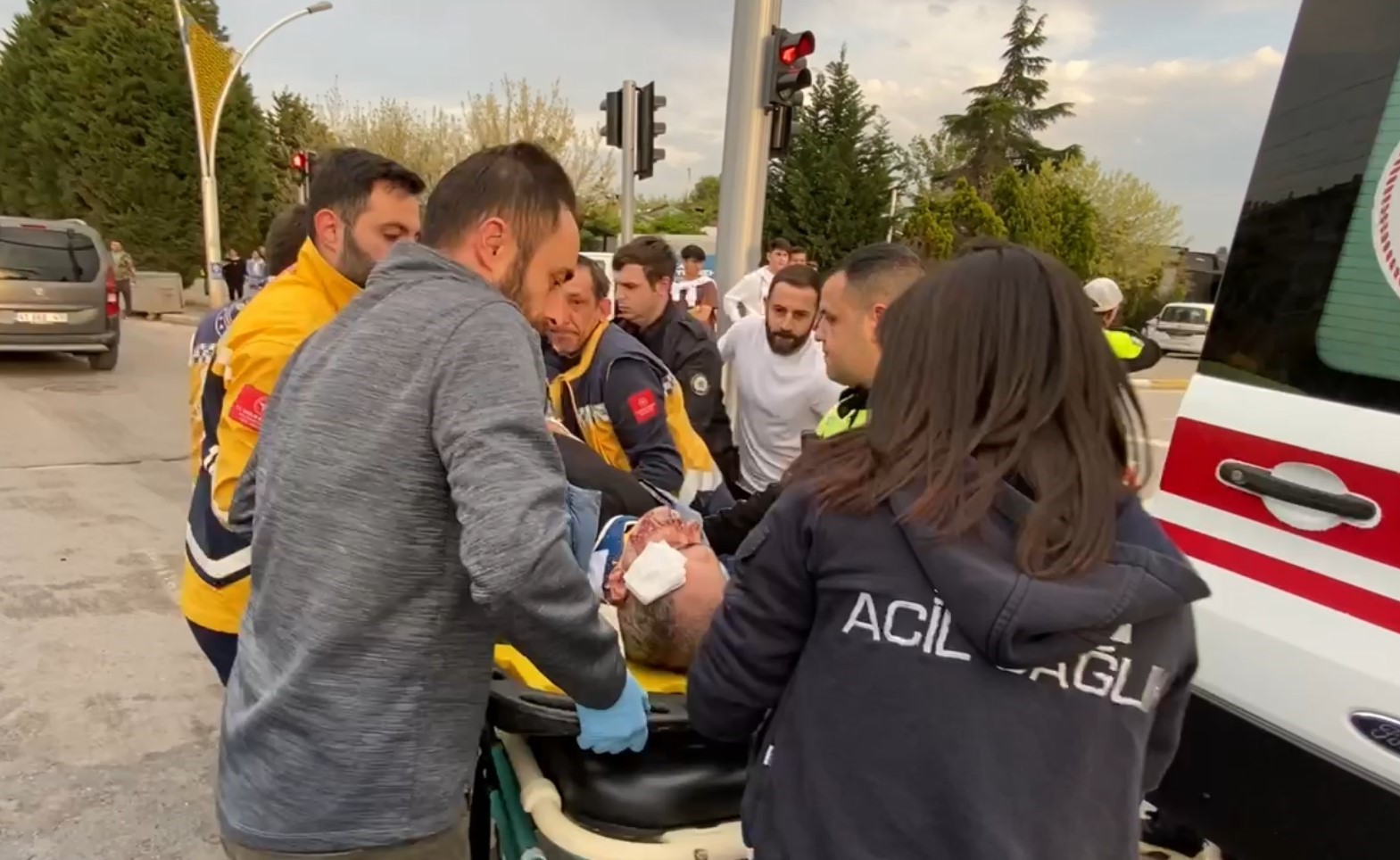 KOCAELİ'NİN İZMİT İLÇESİNDE 2 OTOMOBİLİN ÇARPIŞMASI NETİCESİNDE MEYDANA GELEN FECİ