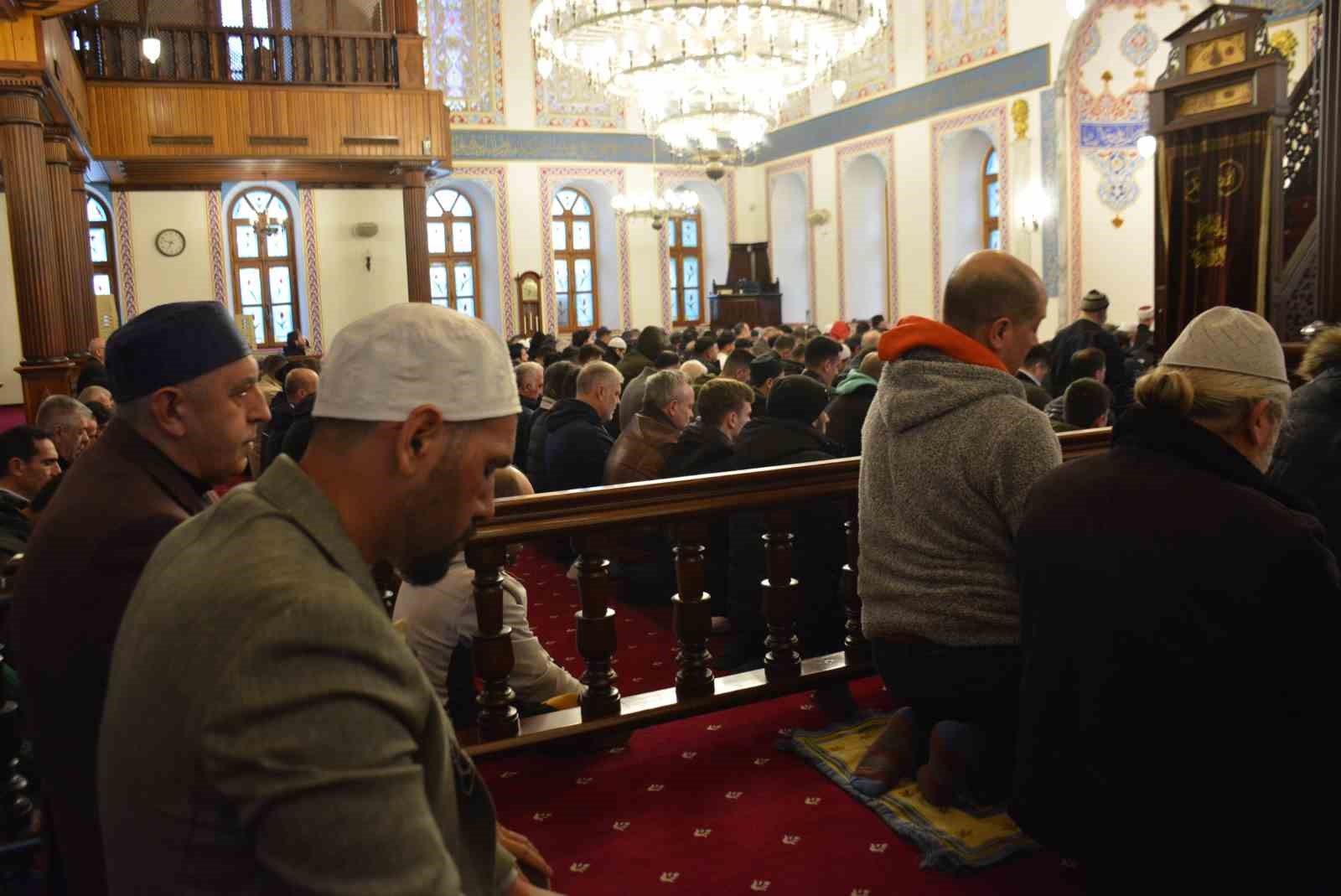 RAMAZAN AYININ BİTMESİYLE BERABER KOCAELİ’DE VATANDAŞLAR BAYRAM NAMAZI KILMAK İÇİN
