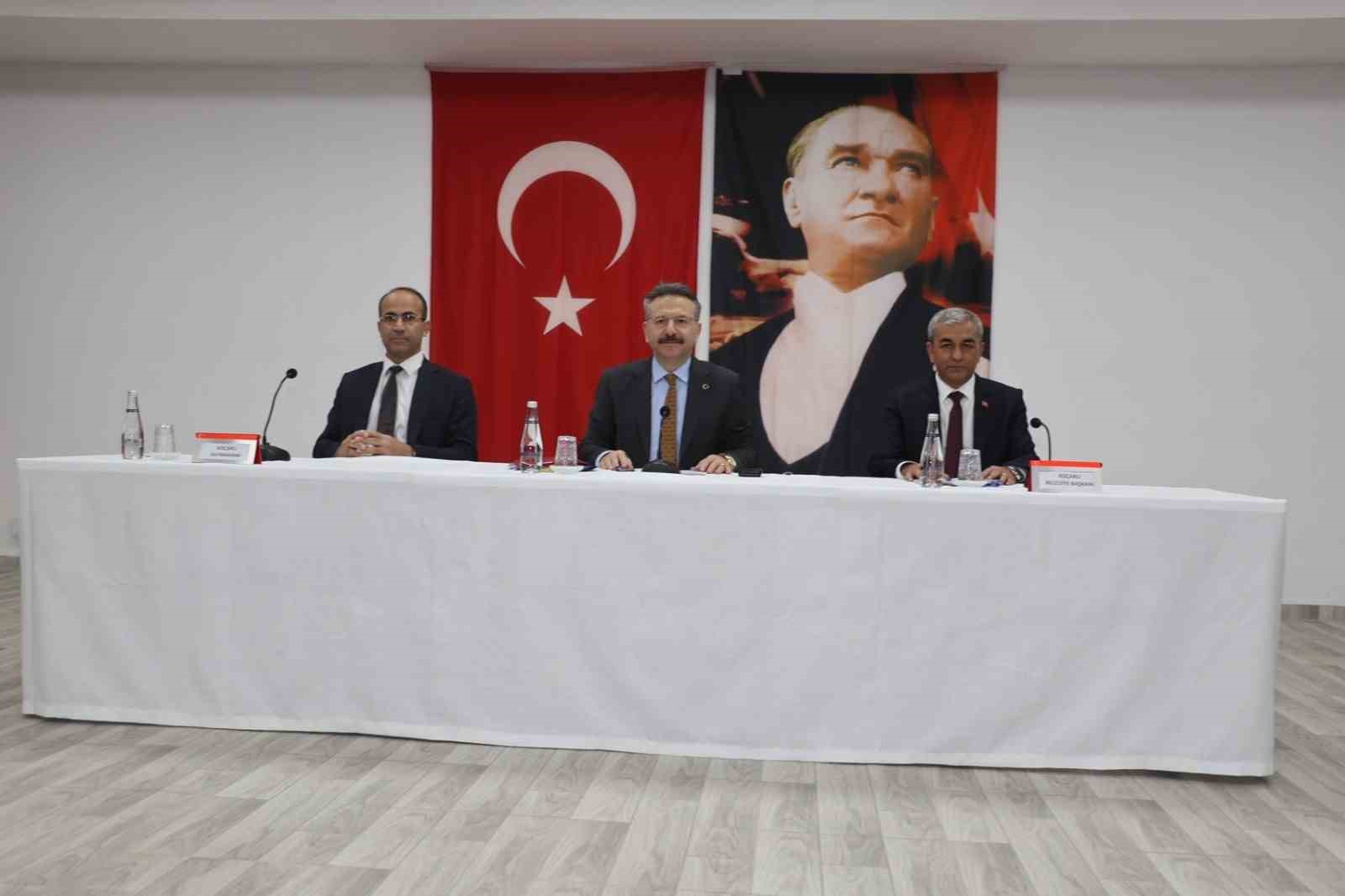AYDIN VALİSİ HÜSEYİN AKSOY KOÇARLI İLÇESİNDE MUHTARLAR İLE BİR ARAYA