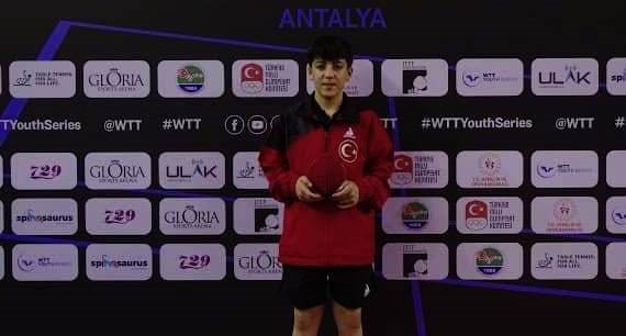 KOCASİNAN BELEDİYESİ SPOR KULÜBÜ MASA TENİSİ SPORCULARI; KENAN EREN KAHRAMAN,