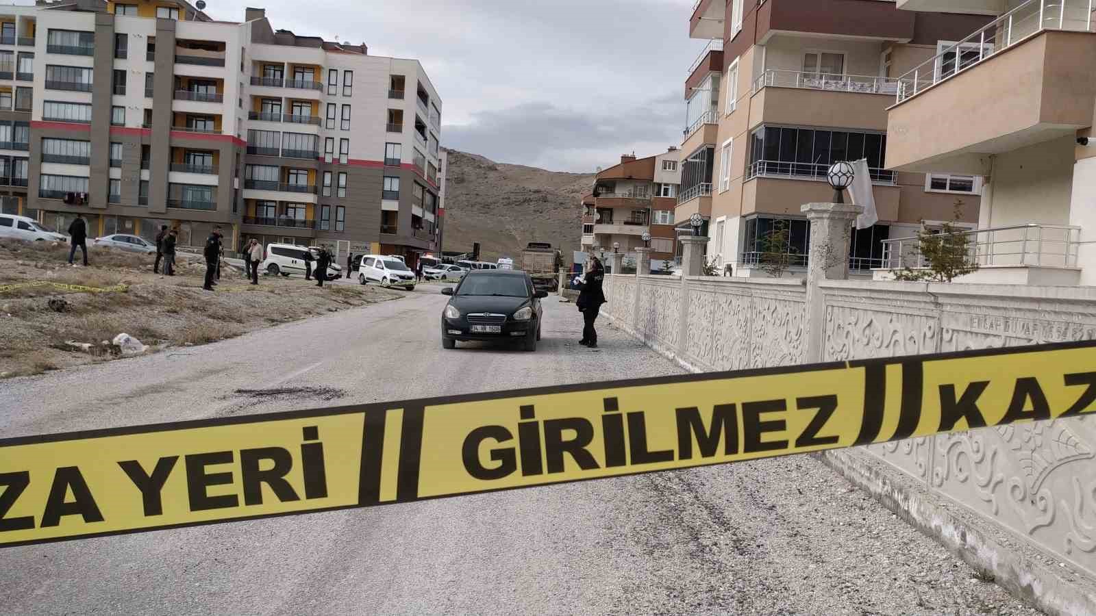 KONYA’DA KOMŞULARINDAN BİRİNİ ÖLDÜREN DİĞERİNİ YARALAYAN YARALAYAN BABA VE OĞLU