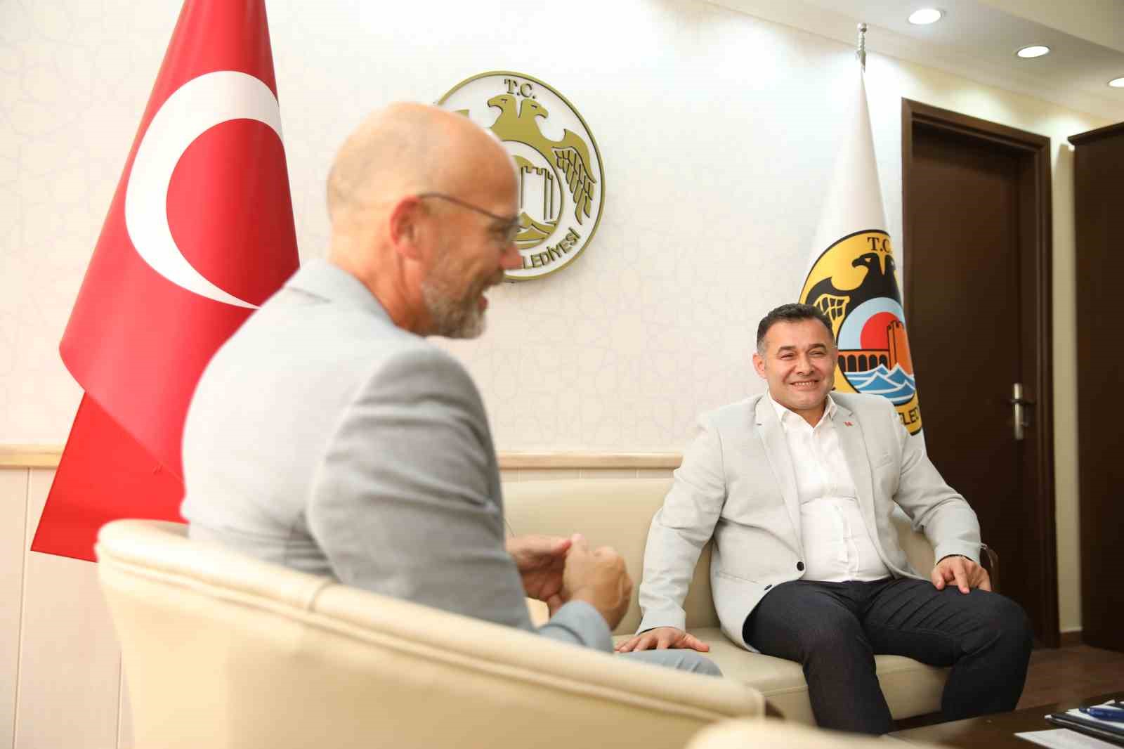 YENİ GÖREVE BAŞLAYAN ALMANYA FEDERAL CUMHURİYETİ ANTALYA KONSOLOSU MARTİN TSCHERNER,