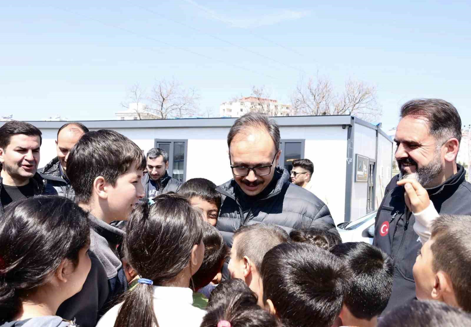 BİLECİK VALİSİ DR. KEMAL KIZILKAYA ÖNCÜLÜĞÜNDE ELBİSTAN’DA Kİ KONTEYNIR KENTLERE