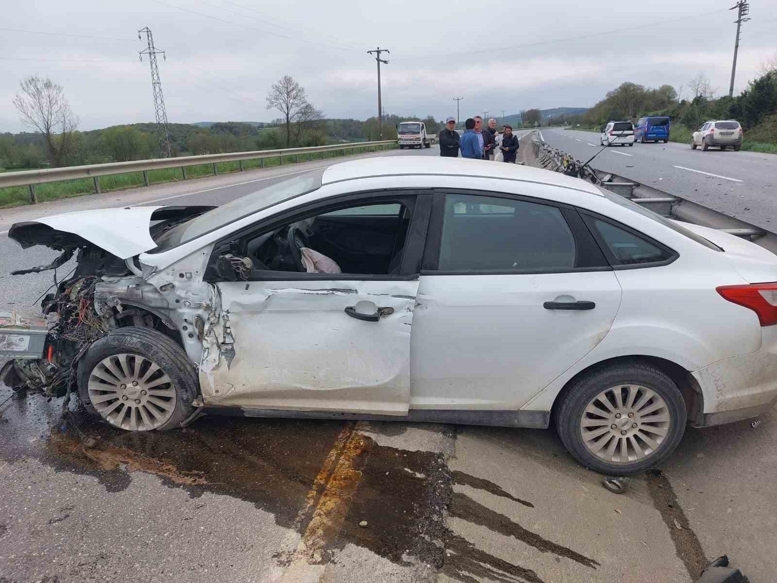 SAKARYA’NIN KAYNARCA İLÇESİNDE SÜRÜCÜNÜN DİREKSİYON HAKİMİYETİNİ KAYBETMESİ NETİCESİNDE KONTROLDEN ÇIKAN