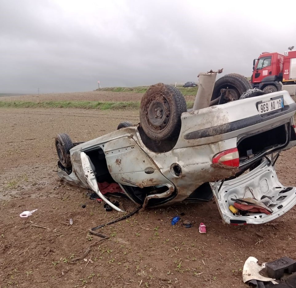ÇORUM’UN ALACA İLÇESİNDE KONTROLDEN ÇIKAN OTOMOBİLİN TARLAYA DEVRİLMESİ SONUCU MEYDANA
