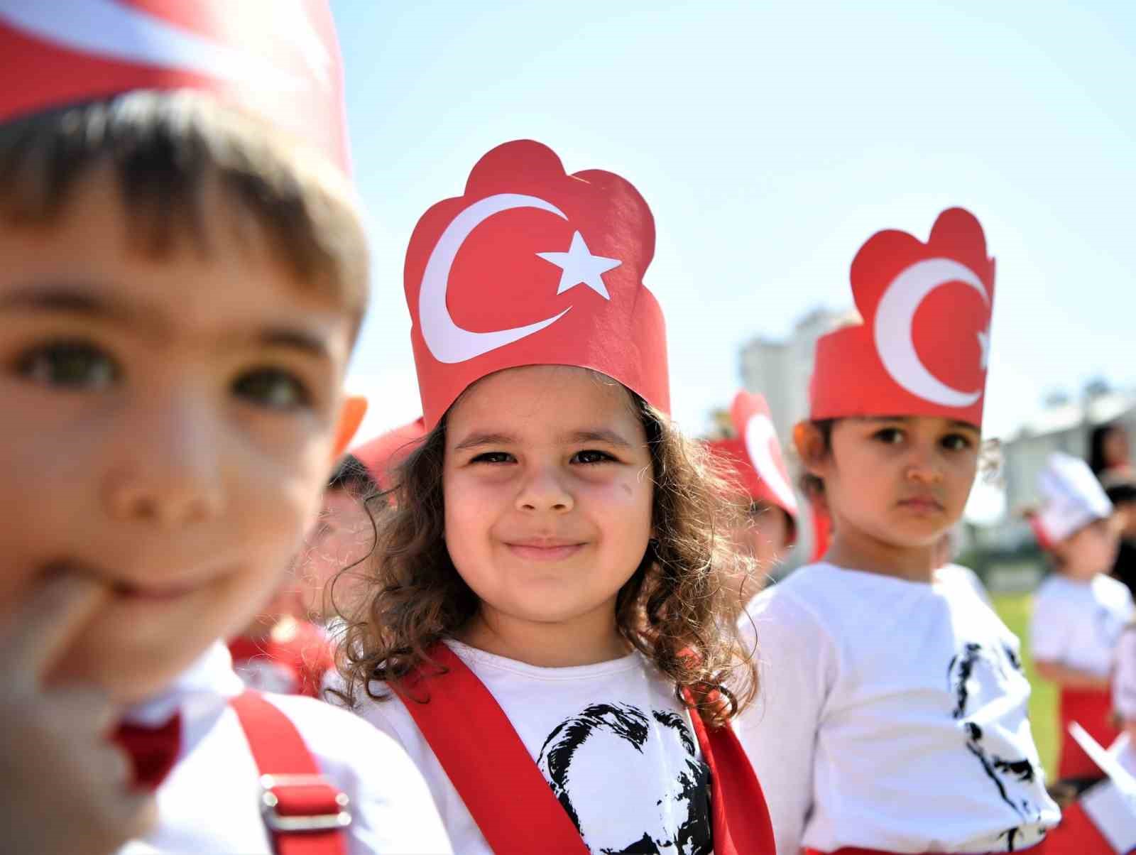 KONYAALTI BELEDİYESİ BÜNYESİNDE YER ALAN KREŞLERDE EĞİTİM ALAN MİNİKLER, BİRBİRİNDEN