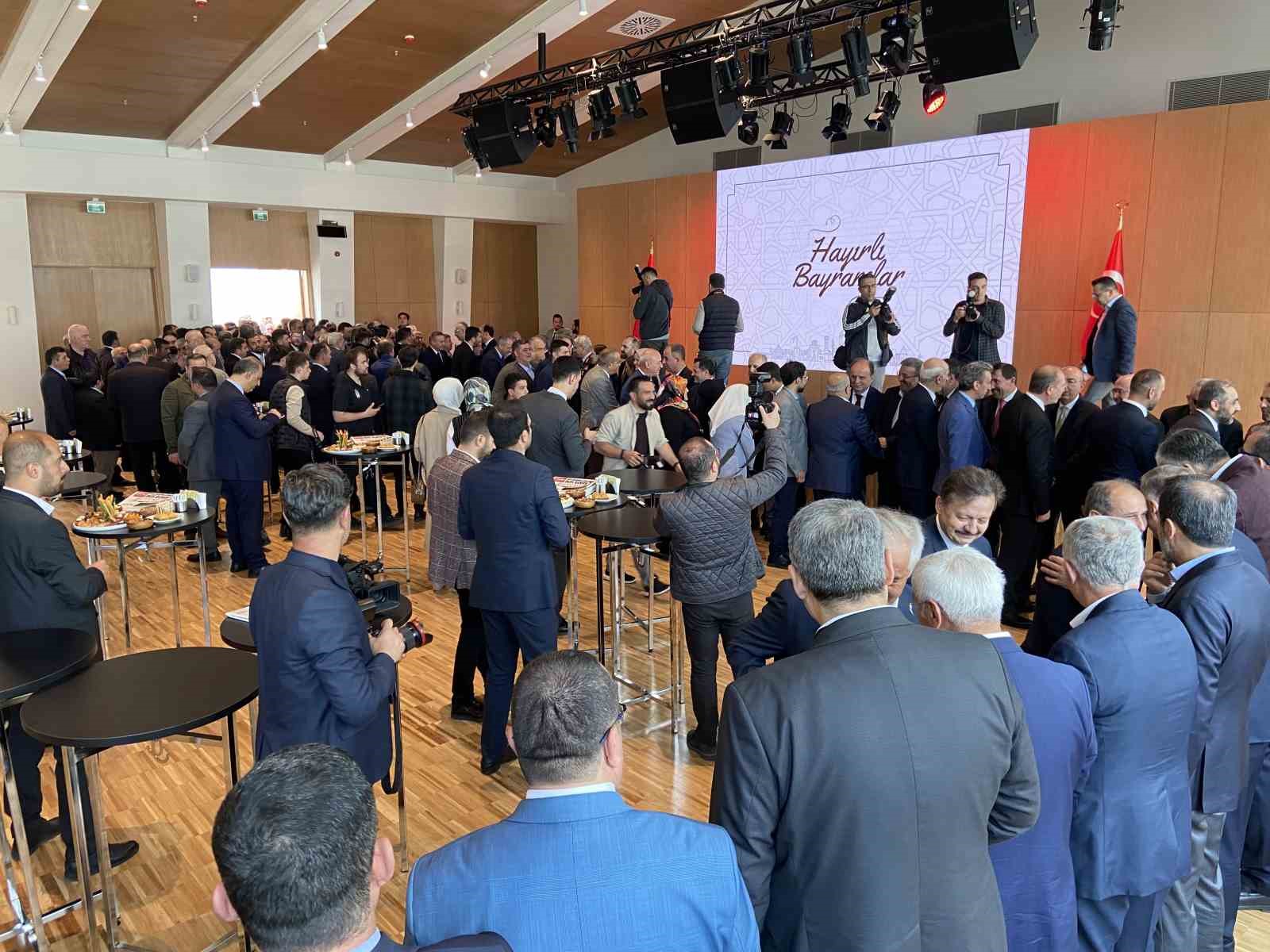 KONYA’DA RAMAZAN BAYRAMI DOLAYISIYLA BAYRAMLAŞMA PROGRAMI YAPILDI.