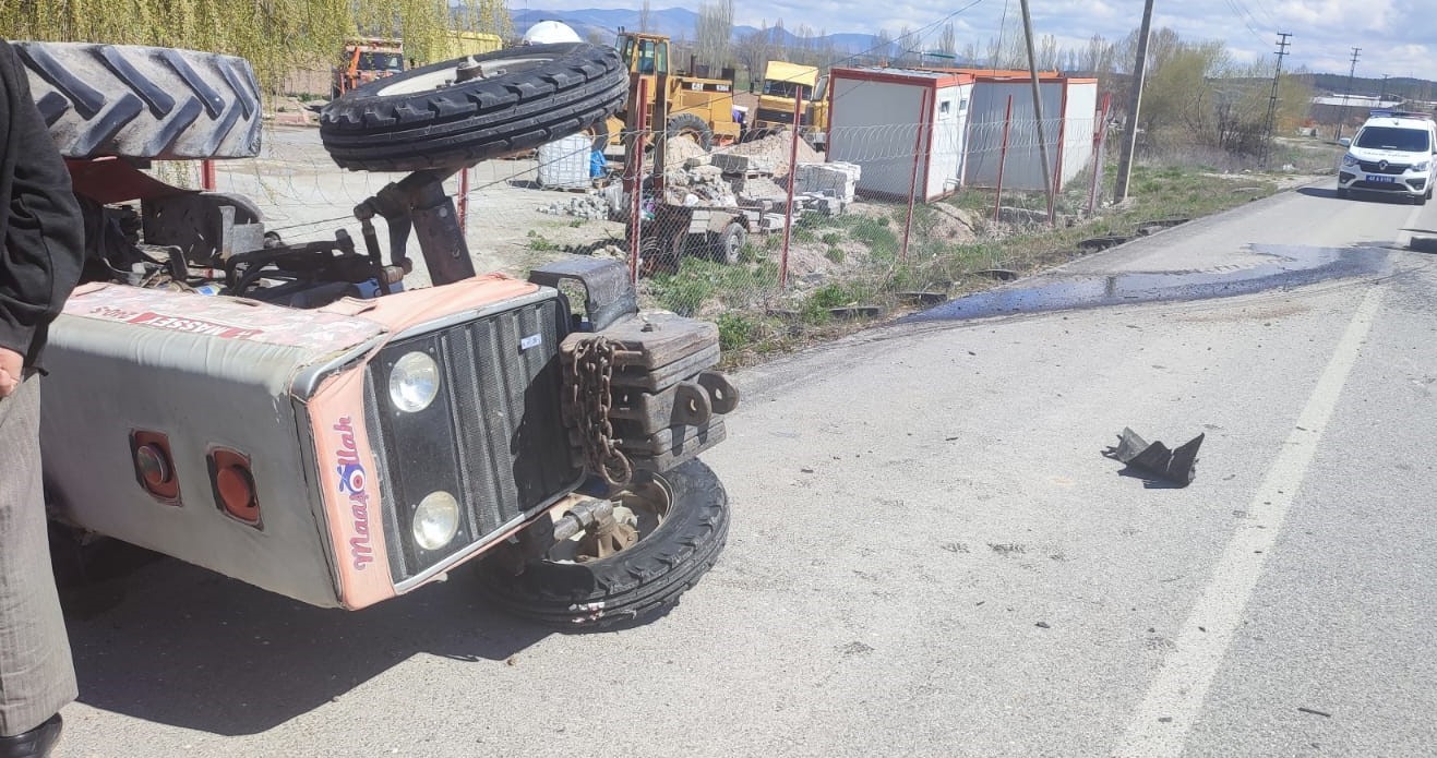 KONYA’NIN BEYŞEHİR İLÇESİNDE MEYDANA GELEN ÜÇ ARACIN KARIŞTIĞI TRAFİK KAZASINDA