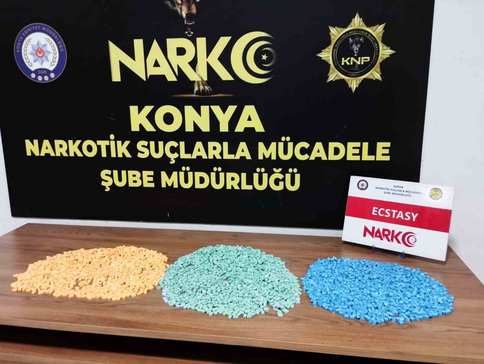 KONYA’DA POLİS EKİPLERİNİN ŞÜPHELİ ARAÇLARA YÖNELİK DÜZENLEDİĞİ UYUŞTURUCU OPERASYONLARINDA ÇOK